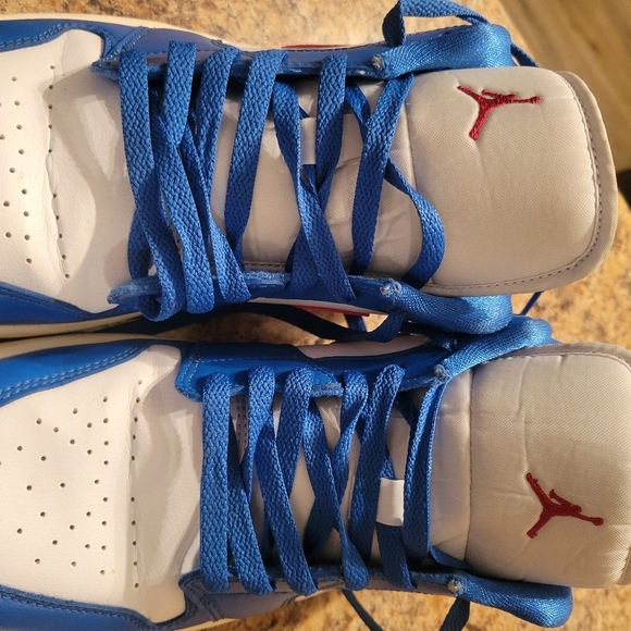 Low-Top Jordan 1s - Picture 6 of 8